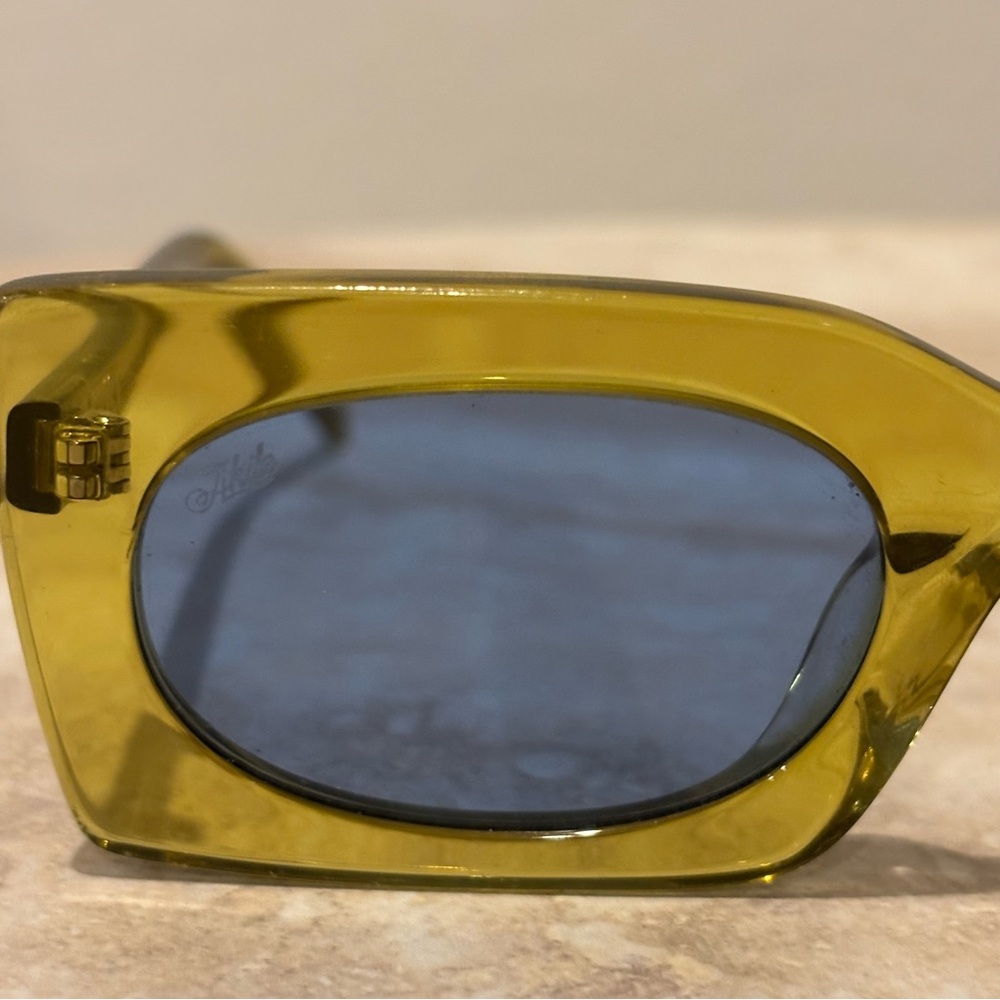 Akila Edra Rectangular Shaped Sunglasses - image 3
